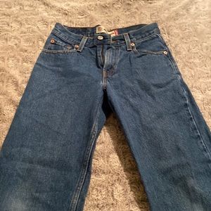 Levis. Petite. Straight leg. Fit is small. More like size 23 or 24